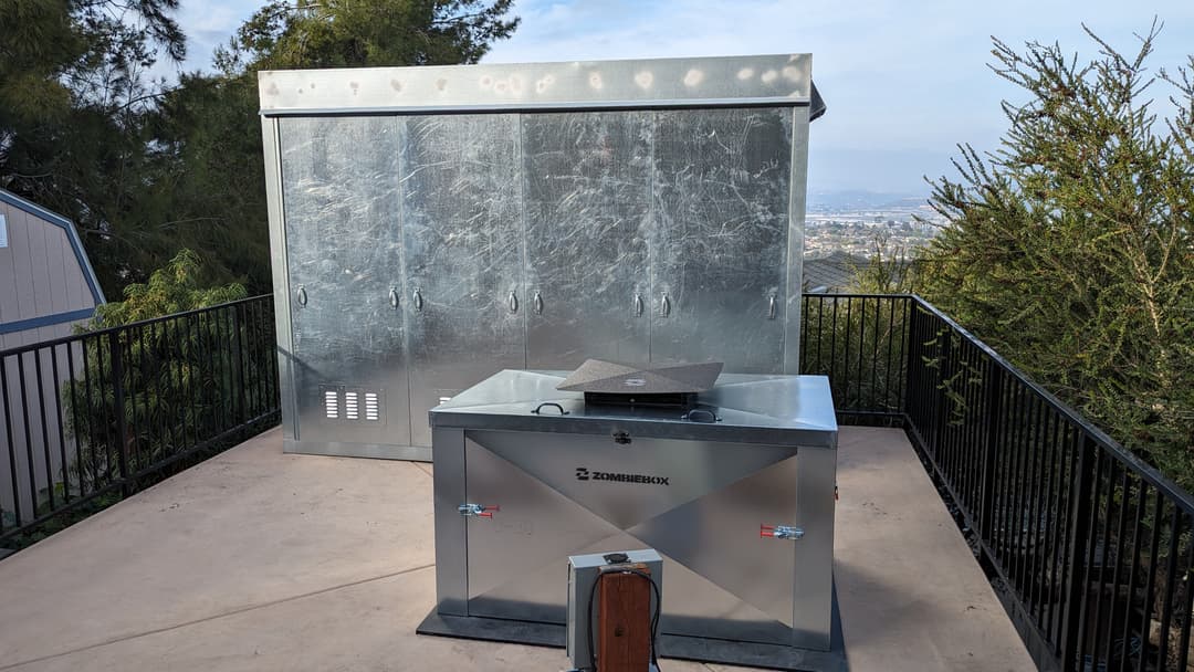 picture of an off-grid power bank and battery for solar